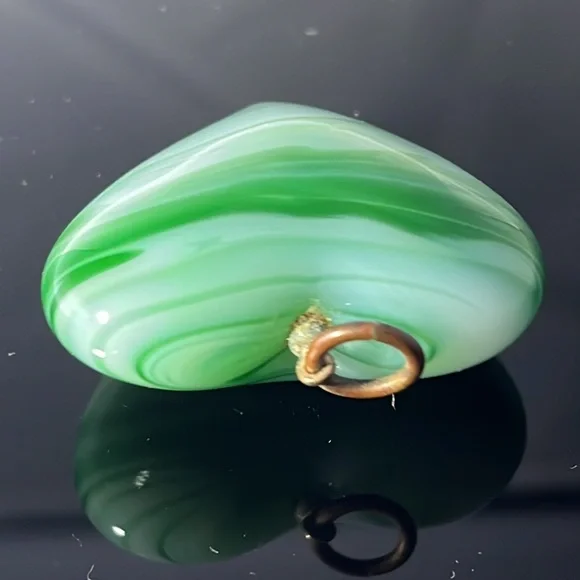 Vintage Green Glass Heart Pendant - Picture 4 of 5